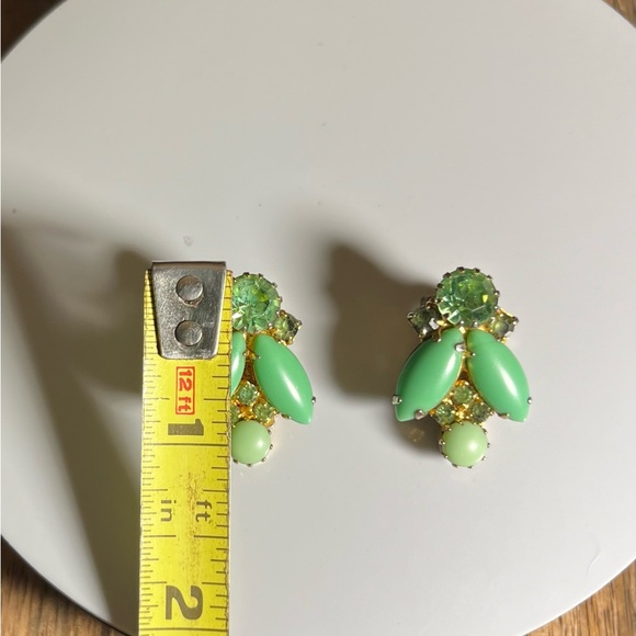 Vintage Green Uranium Glass Clip On Earrings - Picture 5 of 6